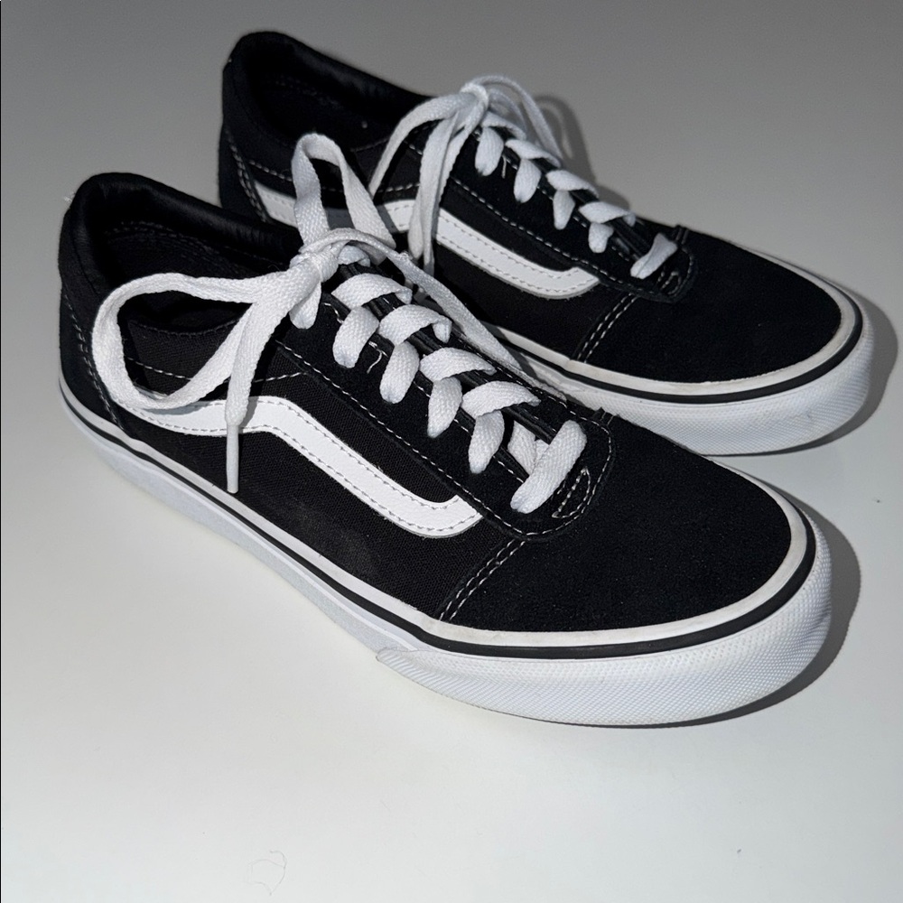 Vans Old Skool Shoe Youth Size 3 Black and White